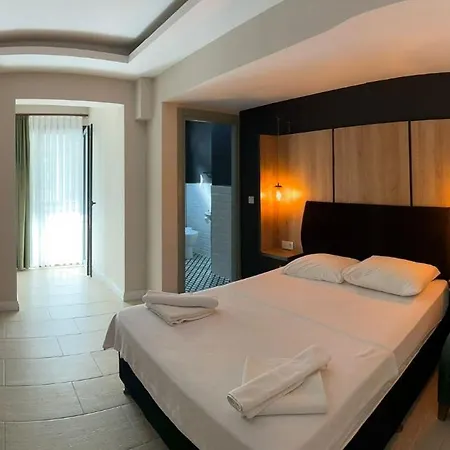 Otel Cem Gül Ayvalı